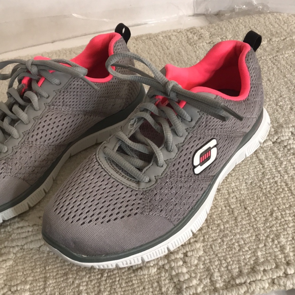 Skechers Good Condition Size 7 - image 3